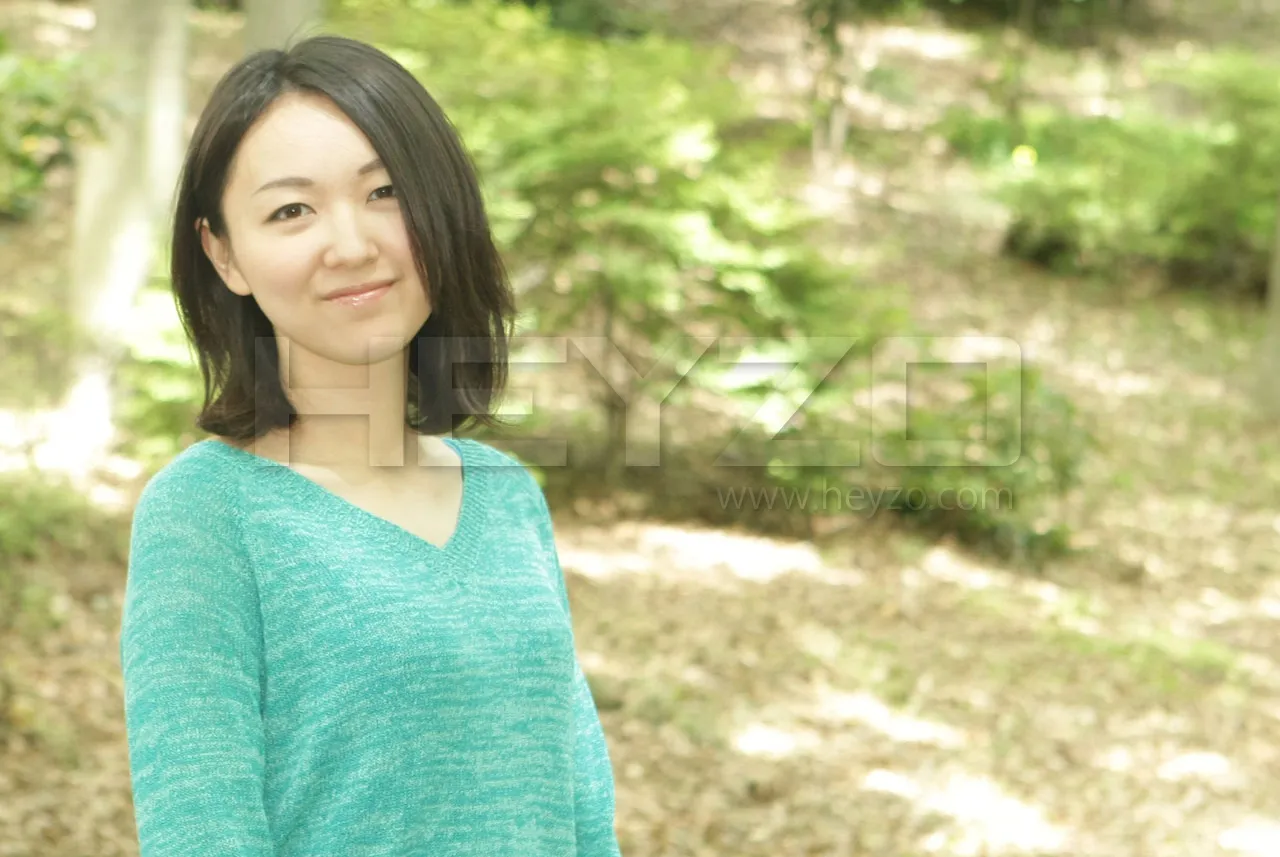 ランチタイム限定！小遣い稼ぎにエッチなことしちゃうショップ店員-1