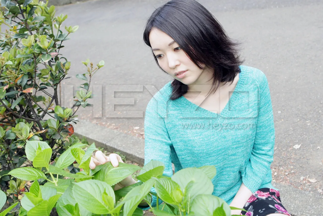 ランチタイム限定！小遣い稼ぎにエッチなことしちゃうショップ店員-2