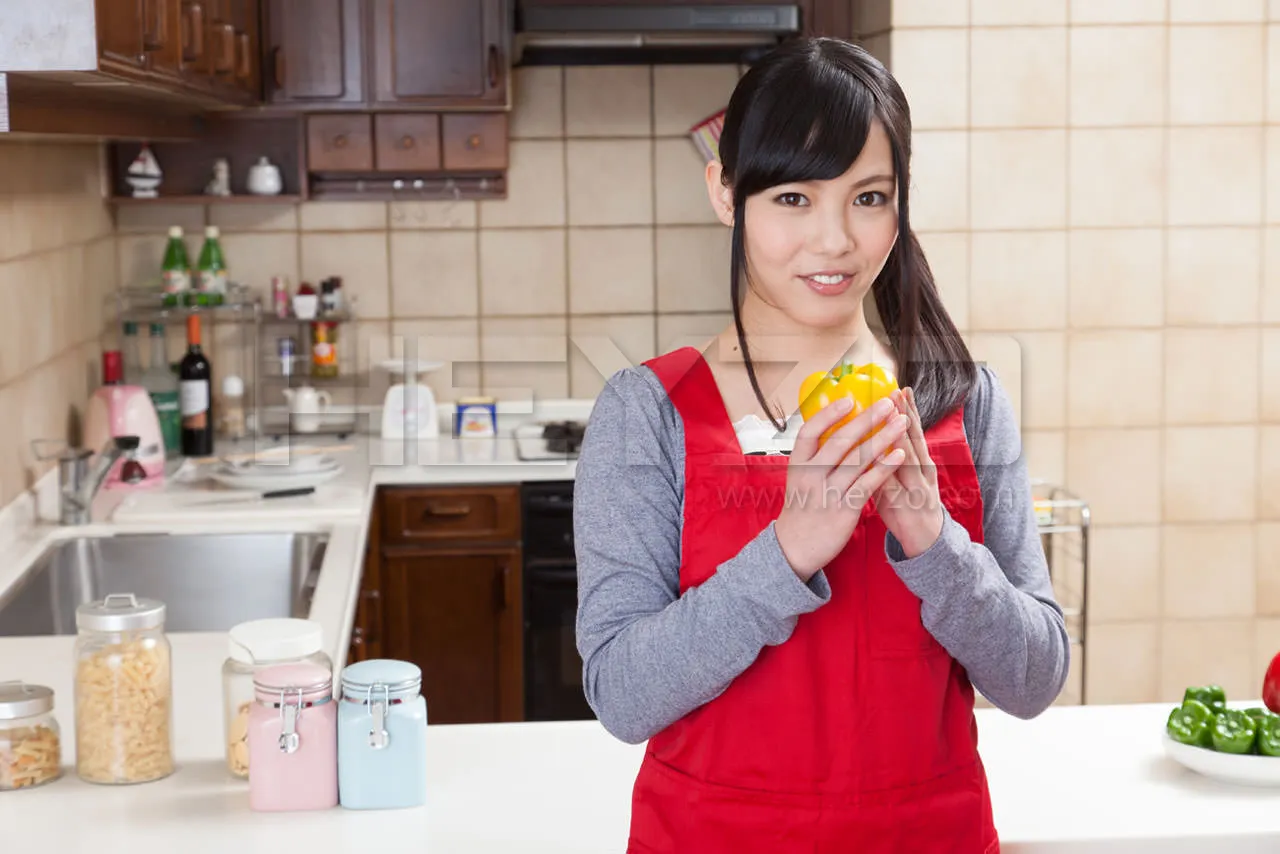 いやらしすぎる料理研究家～アナタのソーセージ、しゃぶらせて！～-1