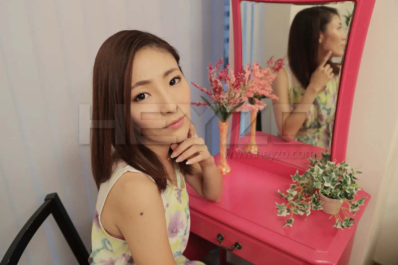 真面目そうな後輩、一皮剥いたらエロビッチだった！-1