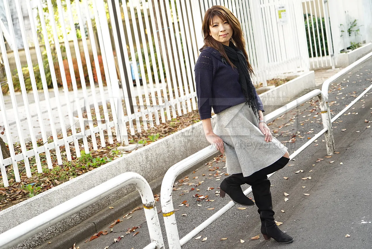 不貞を働く人妻-2