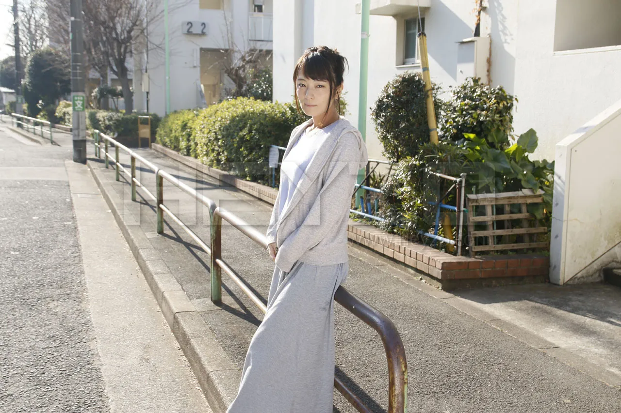 肉棒の虜になった人妻-1