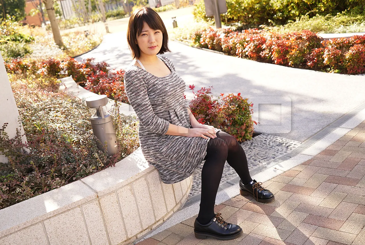 巨乳素人娘を制服コスでいただきます！-1