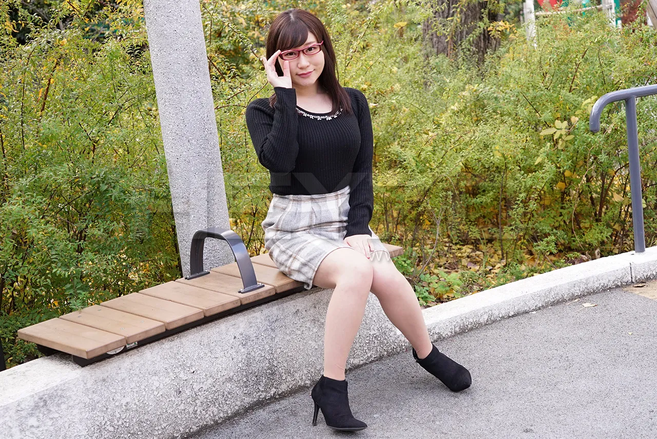 地味なメガネ女子大生の巨乳を弄ぶ-3