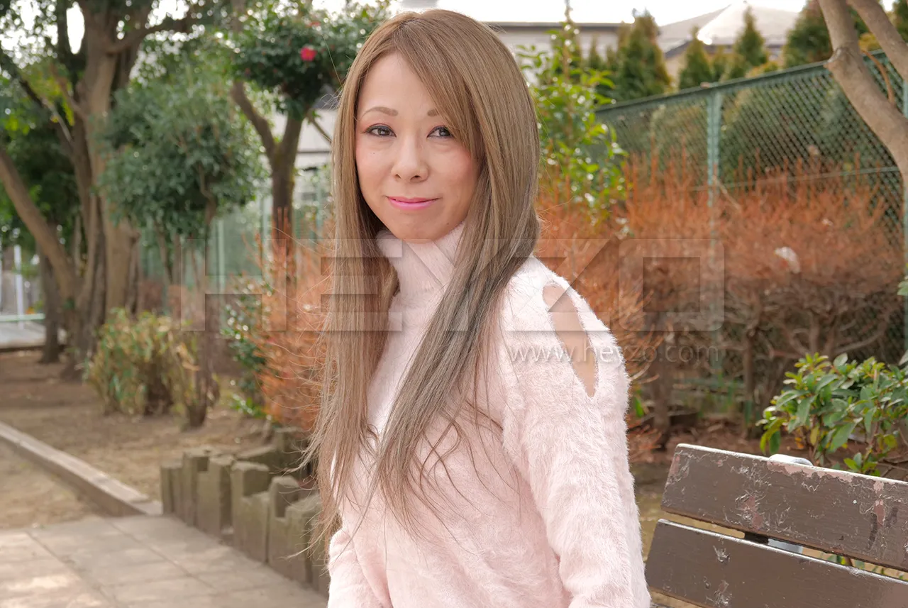 スタイル抜群なハデ系熟女とたっぷりセックス-2