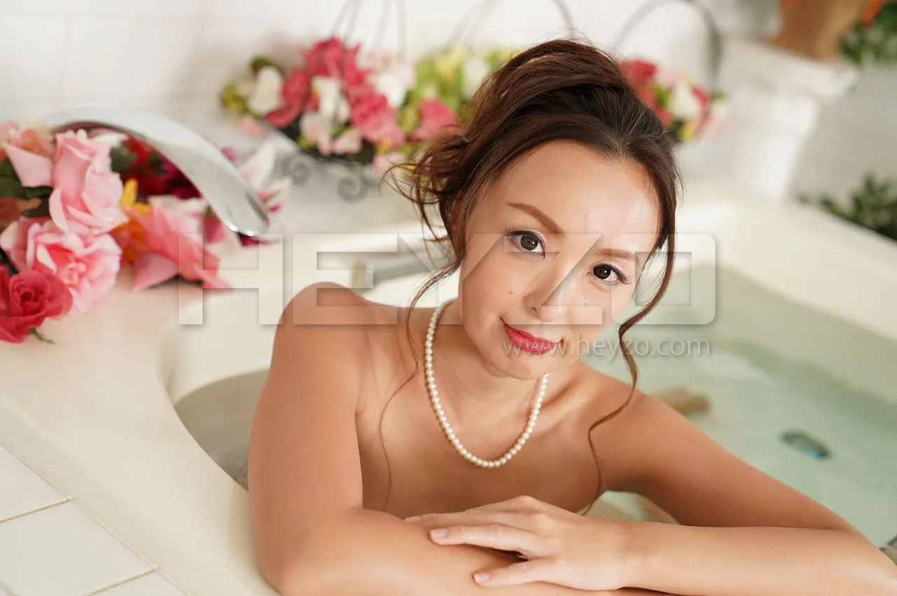 高級ソープでスレンダー美熟女とネットリ肉体交渉-3