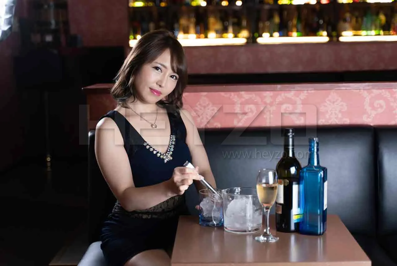 ヤリ手の高級クラブのママはヤリたがり！？～シャンパンよりイチモツが欲しい！～-1