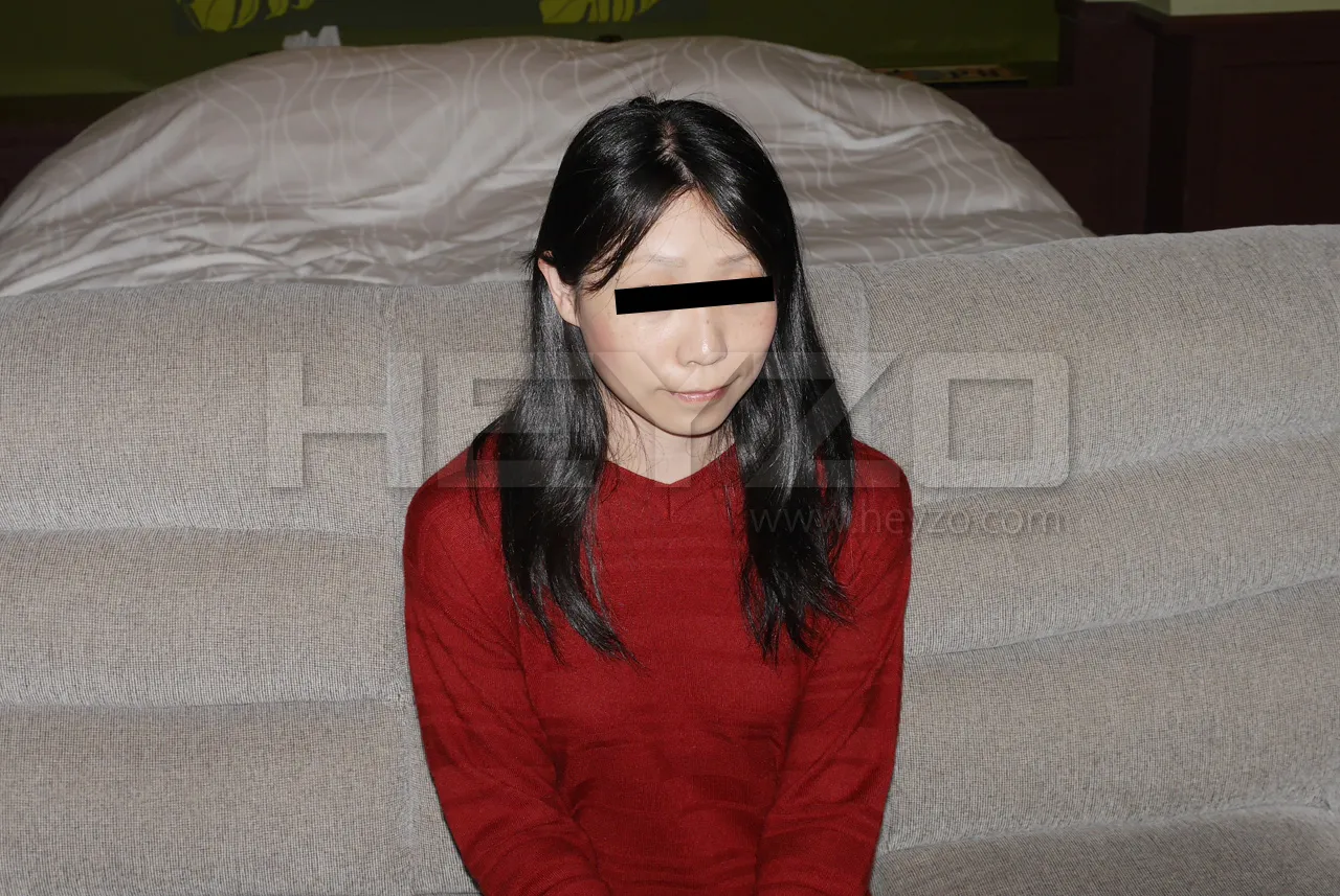 不貞の最中に彼氏に電話をかけさせてハメてやりました！-1