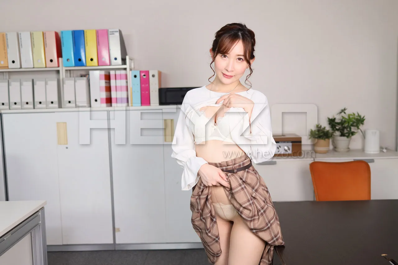 しゃぶり上手な癒し系巨乳OLとズブズブな関係になりました-1