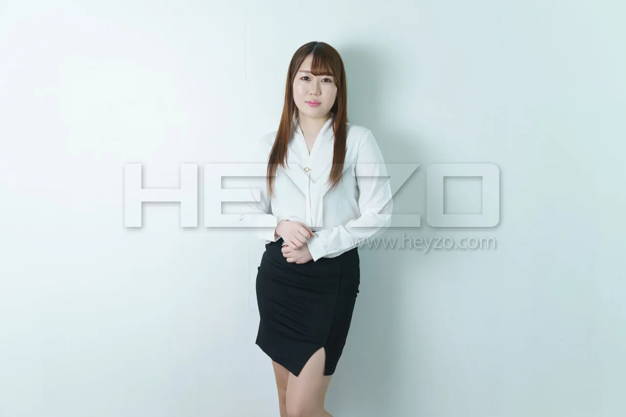 ぽっちゃり美白で痴女なOL～欲求不満は先輩のカラダで解消！～-1