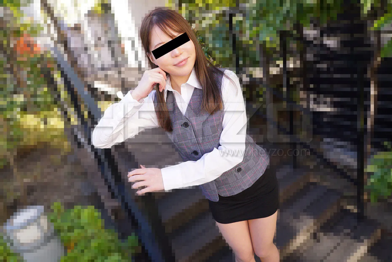 仕事中でもオナっちゃう！エッチ過ぎる受付嬢-1