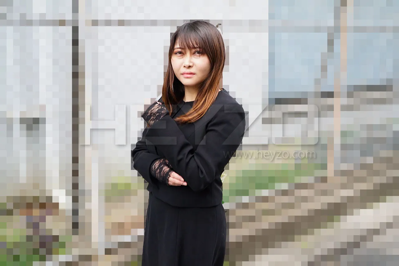 喪服でAV撮影にやってきた未亡人-2