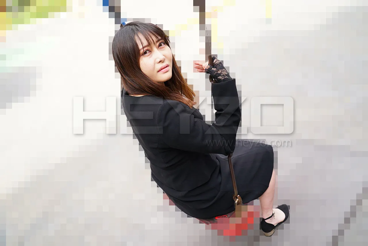 喪服でAV撮影にやってきた未亡人-3