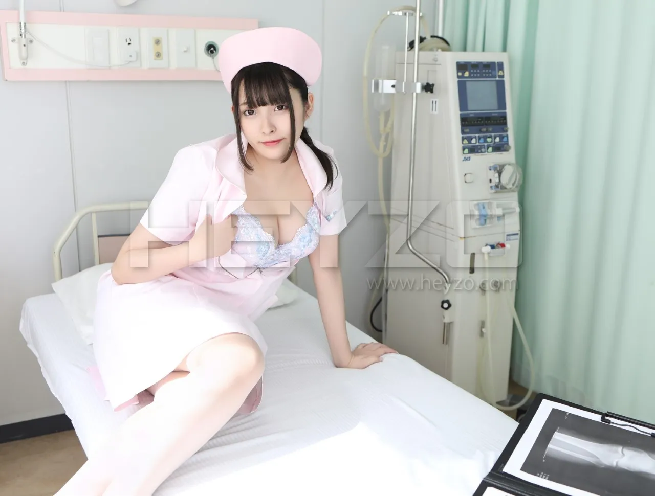 咥え上手な巨乳ナース～美女コレクションVol.103～-1