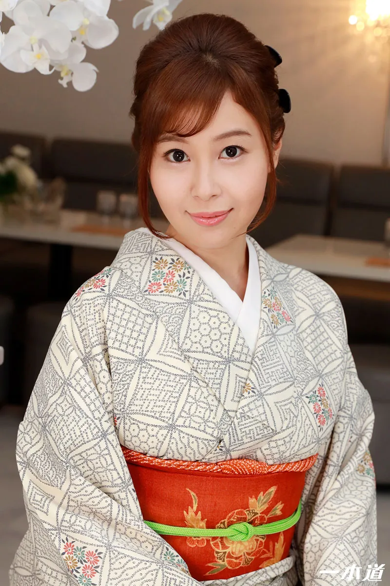 余裕で三連発できちゃう極上の女優 小川桃果-1