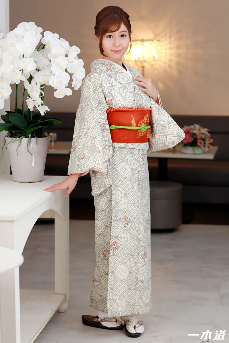 余裕で三連発できちゃう極上の女優 小川桃果-2