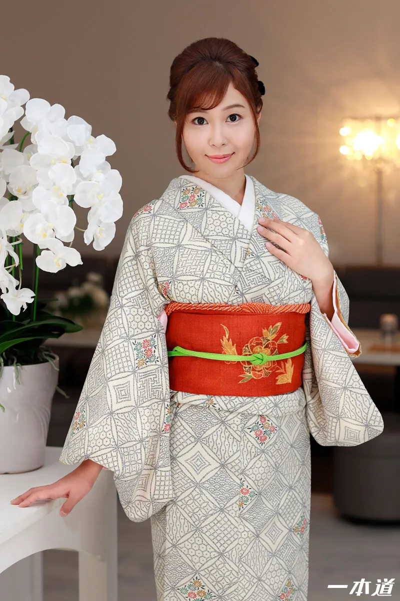 余裕で三連発できちゃう極上の女優 小川桃果-3