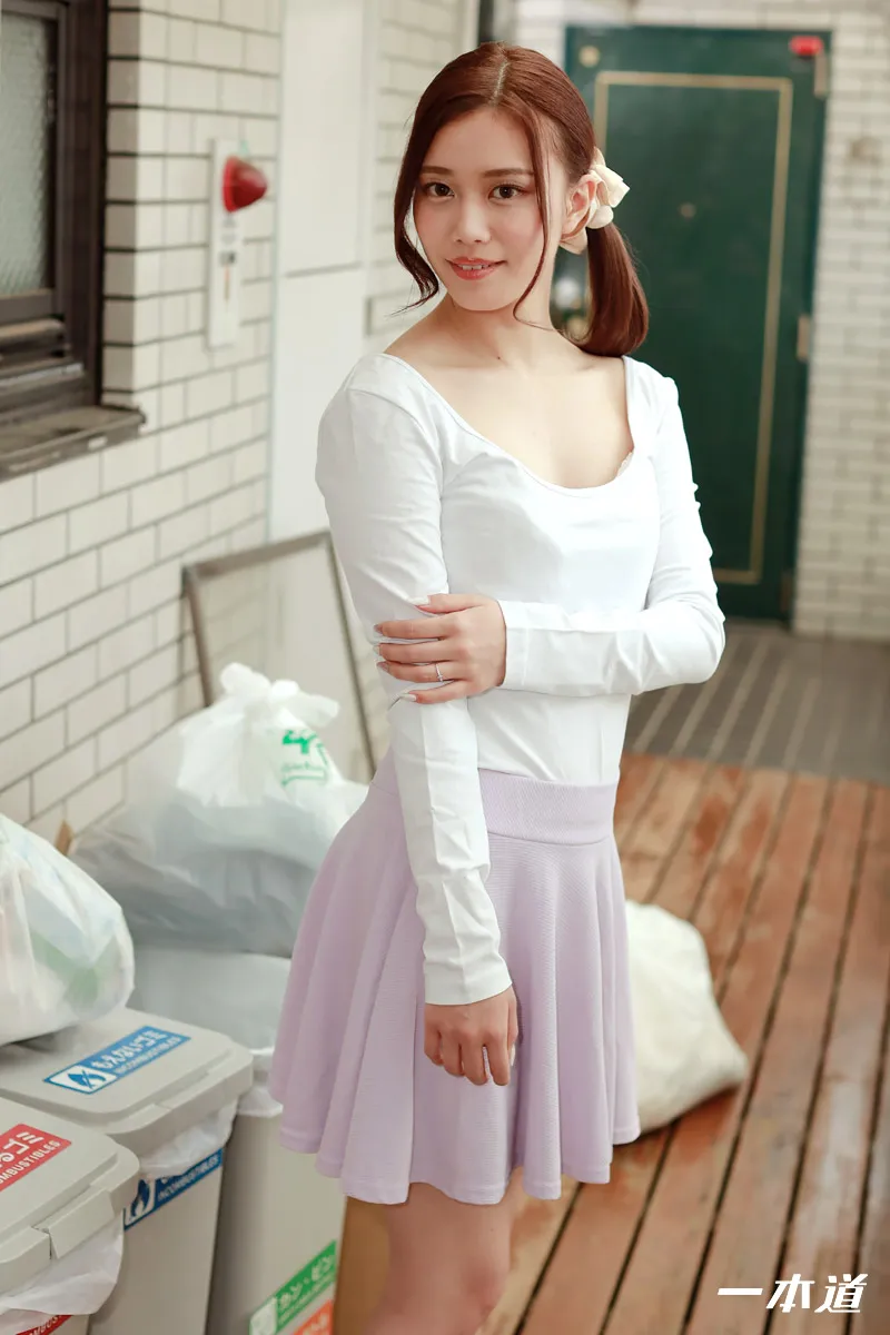 朝ゴミ出しする近所の遊び好きノーブラ奥さん 涼宮のん-3