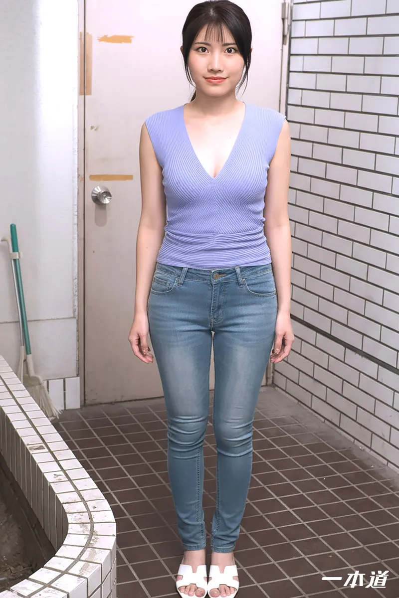 朝ゴミ出しする近所の遊び好きノーブラ奥さん 赤坂桃子-2