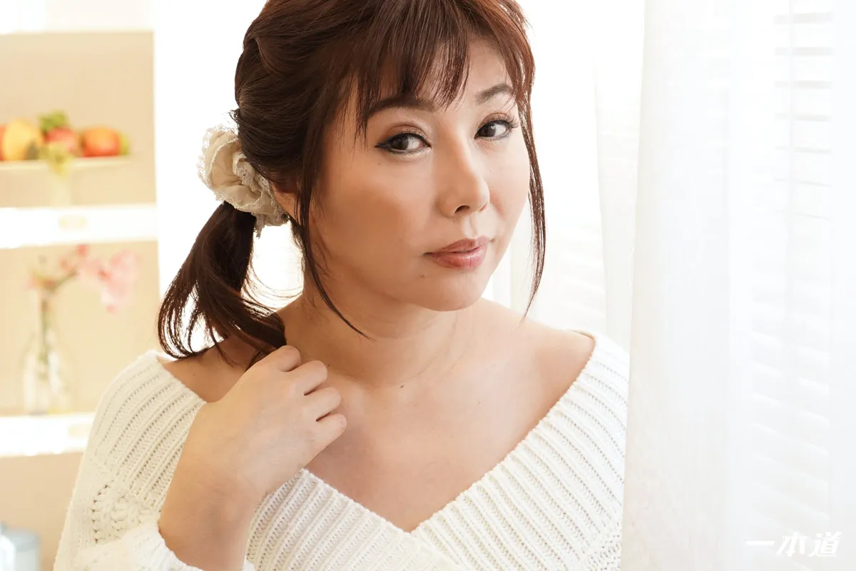 朝ゴミ出しする近所の遊び好きノーブラ奥さん 美原咲子-4