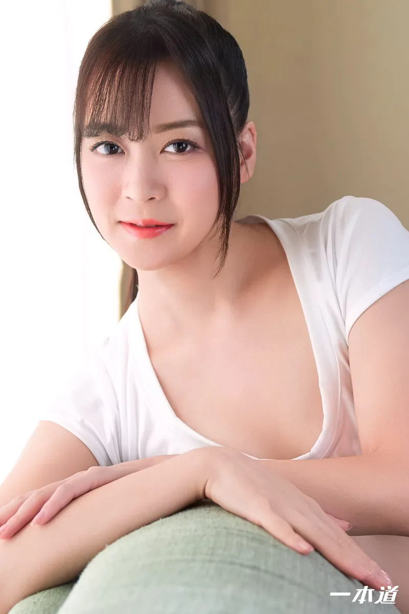 乳首ビンビンのヤバい女-1