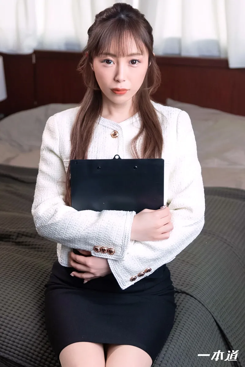 カスハラにも対応するホテルコンシェルジュ 櫻木梨乃-1