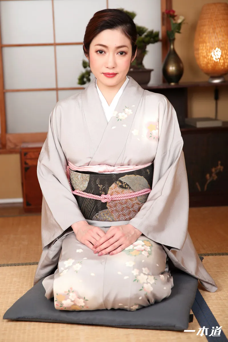 着物姿の江波りゅうを下品に調教！-1