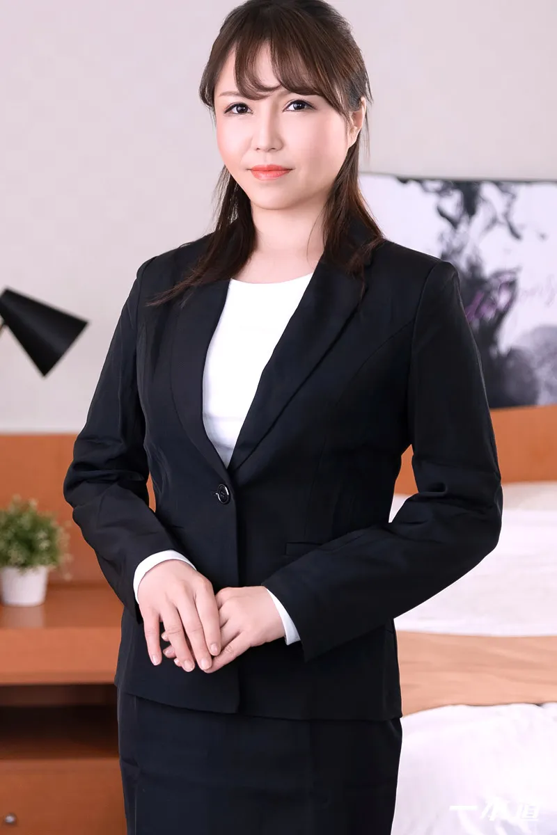 カスハラにも対応するホテルコンシェルジュ 双葉みお-1