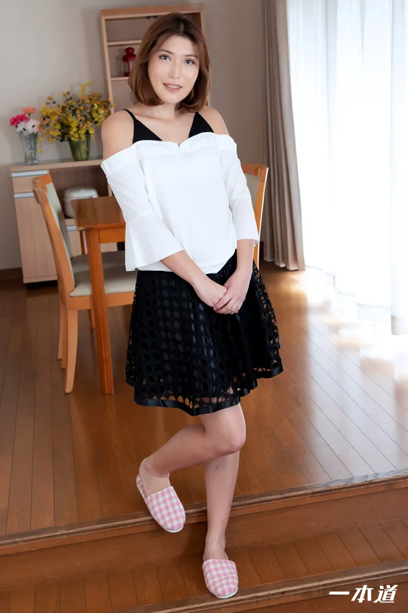 まんチラの誘惑 〜パイパンで誘惑アナル中出し〜-1