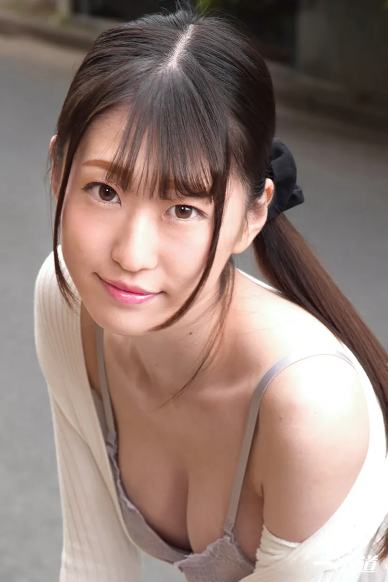 朝ゴミ出しする近所の遊び好きノーブラ奥さん 皆野みらい-2