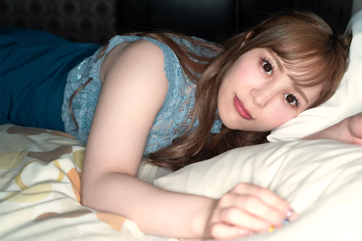 もぞもぞ布団の中で櫻木梨乃-1