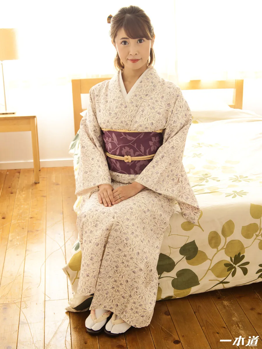 まんチラの誘惑 〜和服美人の股間に引き寄せられて〜-1