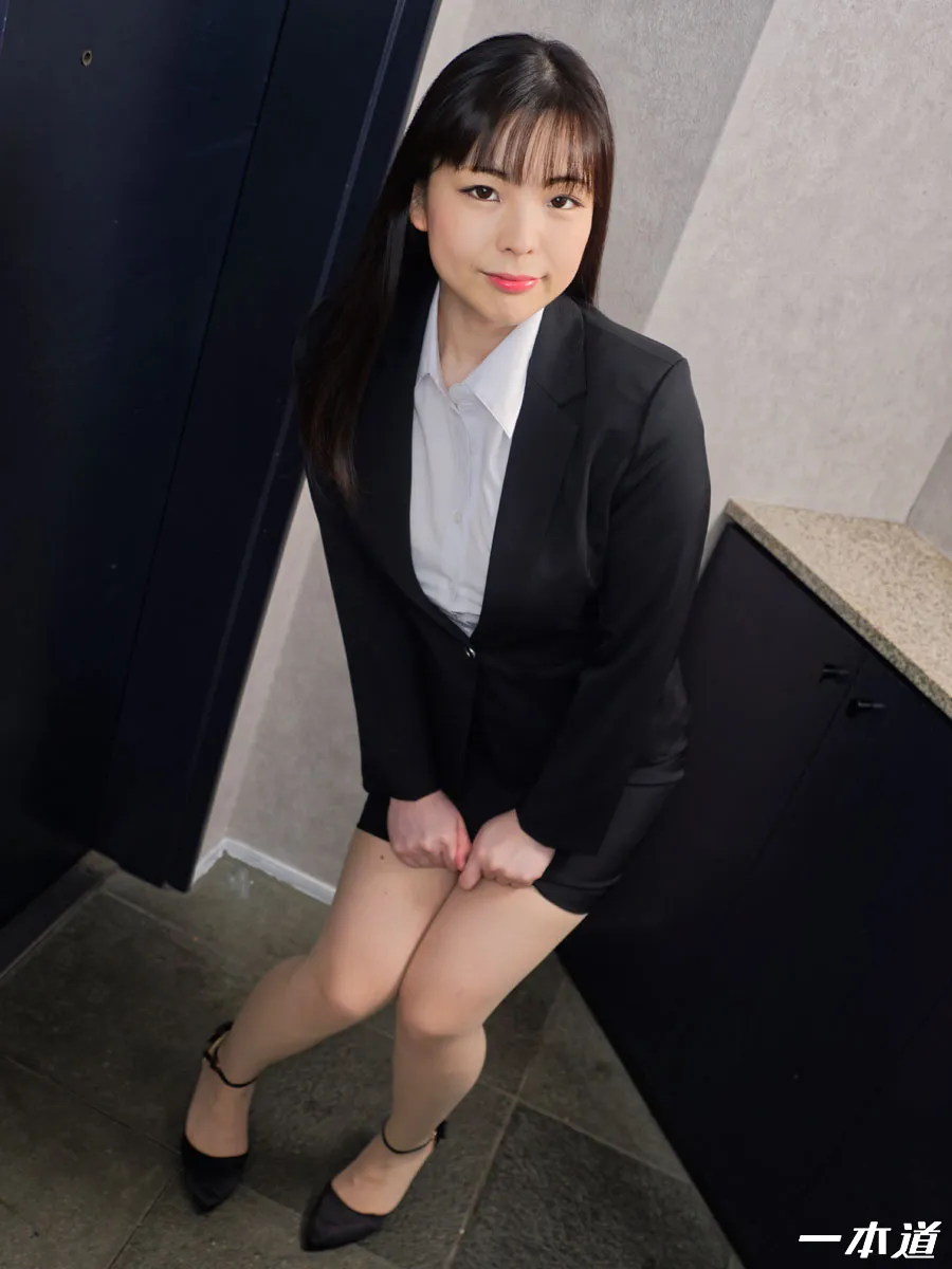 リクルートスーツの初々しい女をヤる-4