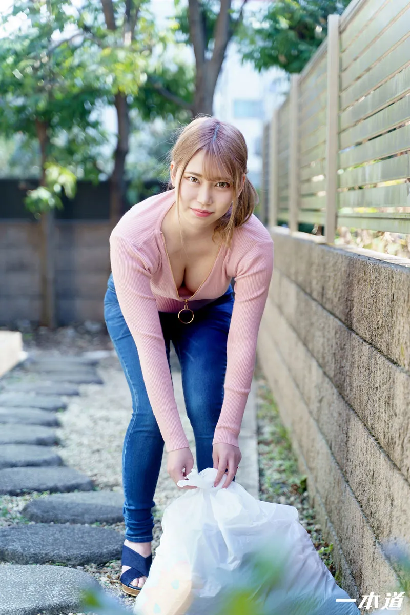 朝ゴミ出しする近所の遊び好きノーブラ奥さん 如月結衣-2