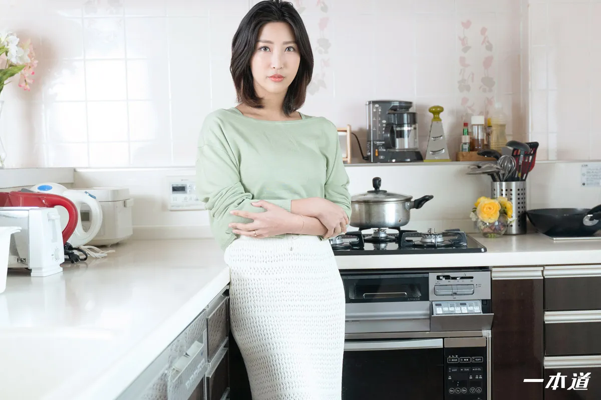 まんチラの誘惑 ～同級生のママはボン、キュッ、ボン！～-1