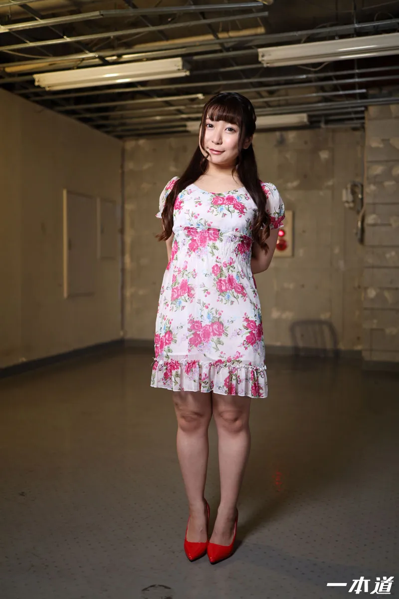 フェラしながら放尿する変態女-1