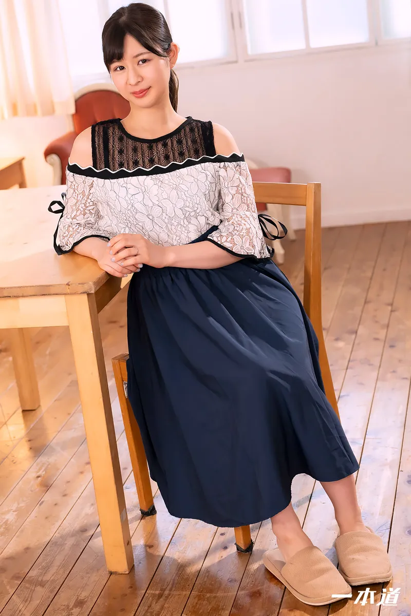 まんチラの誘惑 ~ママ友の下半身に誘われて~-1