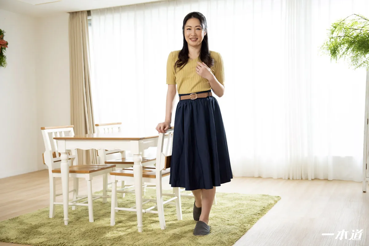 まんチラの誘惑 ~積極的なママ友と~-2