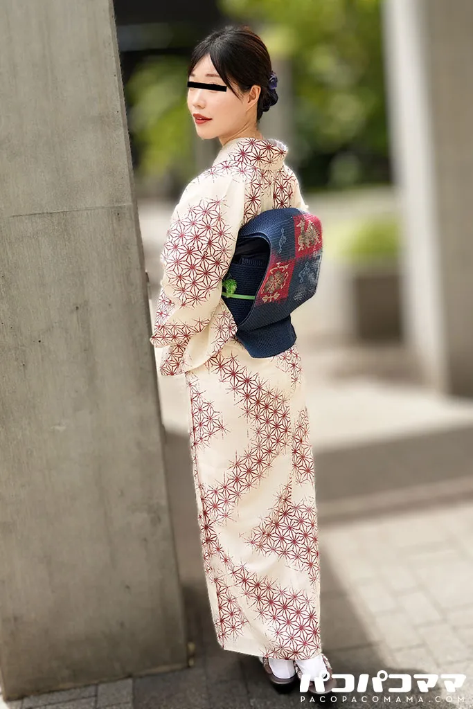 はだけた着物から覗く純白肌のGカップ美熟女をとことんやりまくる-1