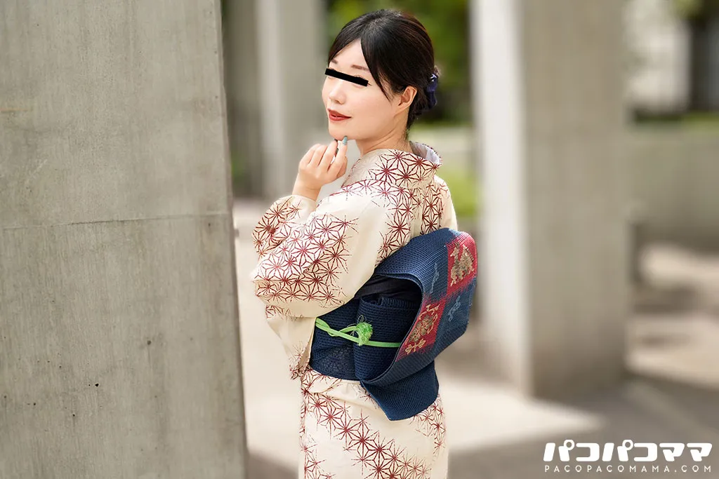 はだけた着物から覗く純白肌のGカップ美熟女をとことんやりまくる-2