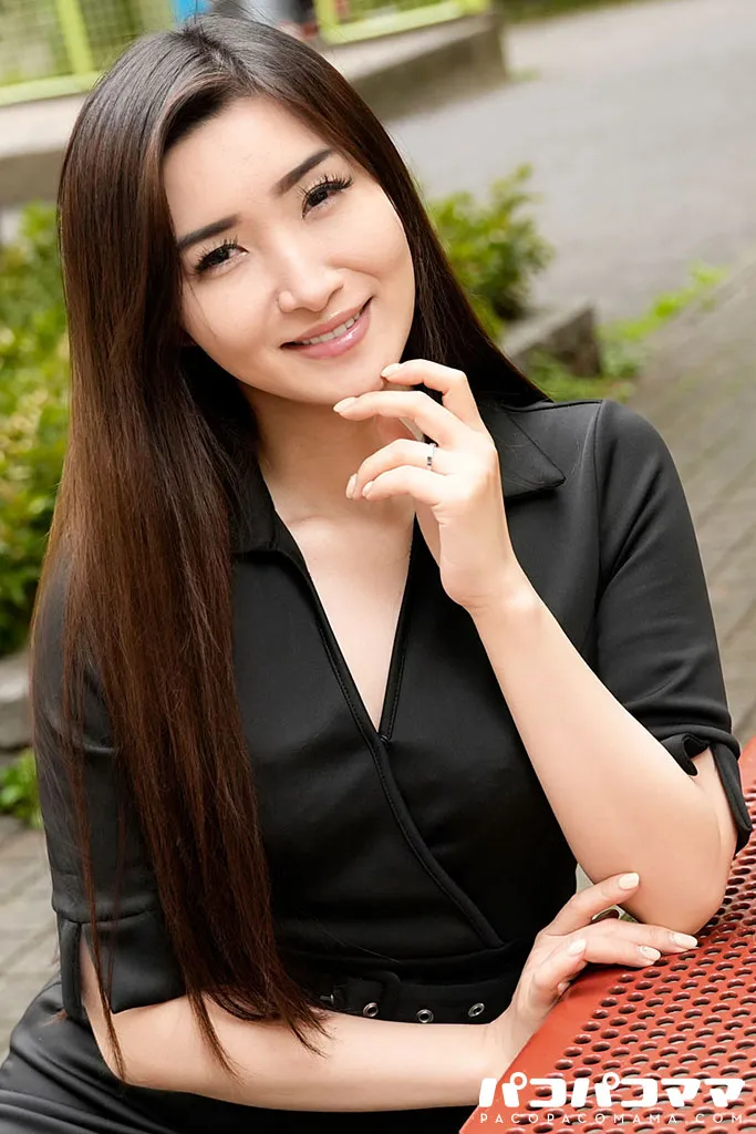 人気の美人妻・美熟女4人の未公開映像SP-1