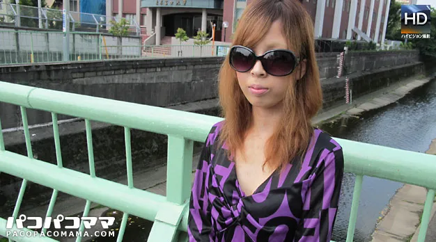 露出パイパン母乳妻