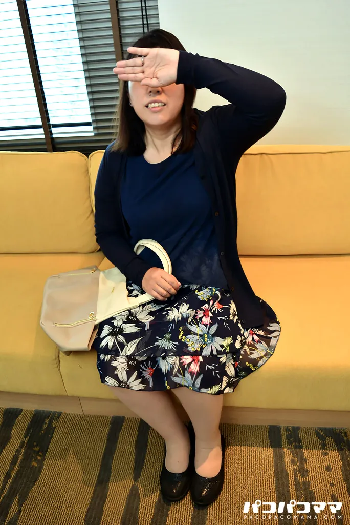 奥さん、今はいてる下着を買い取らせて下さい！〜白毛交じりのマン毛おばさん〜-1