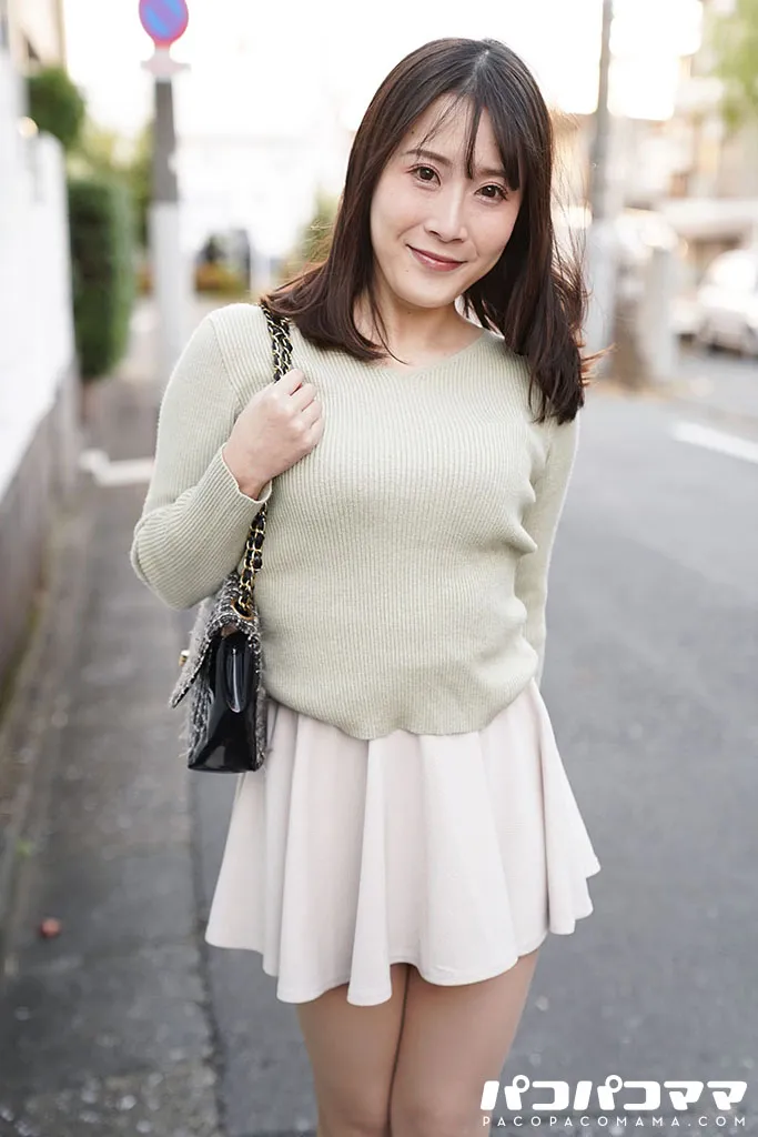 浮気の証拠写真をネタに綺麗な人妻をヤル！-1