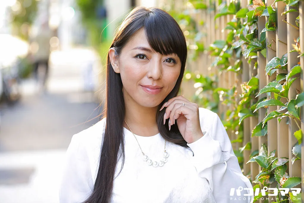 欲求不満で妻味喰いする巨乳奥さん-1