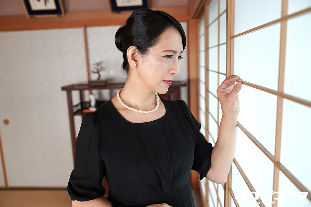 夫の罪をカラダで償う未亡人-2