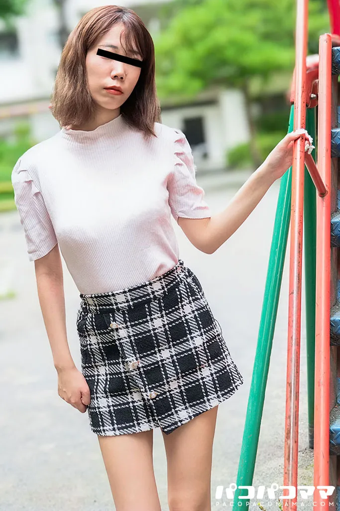  奥さん、今はいてる下着を買い取らせて下さい！~乳首をコリコリされてその気になるスレンダー人妻~-1