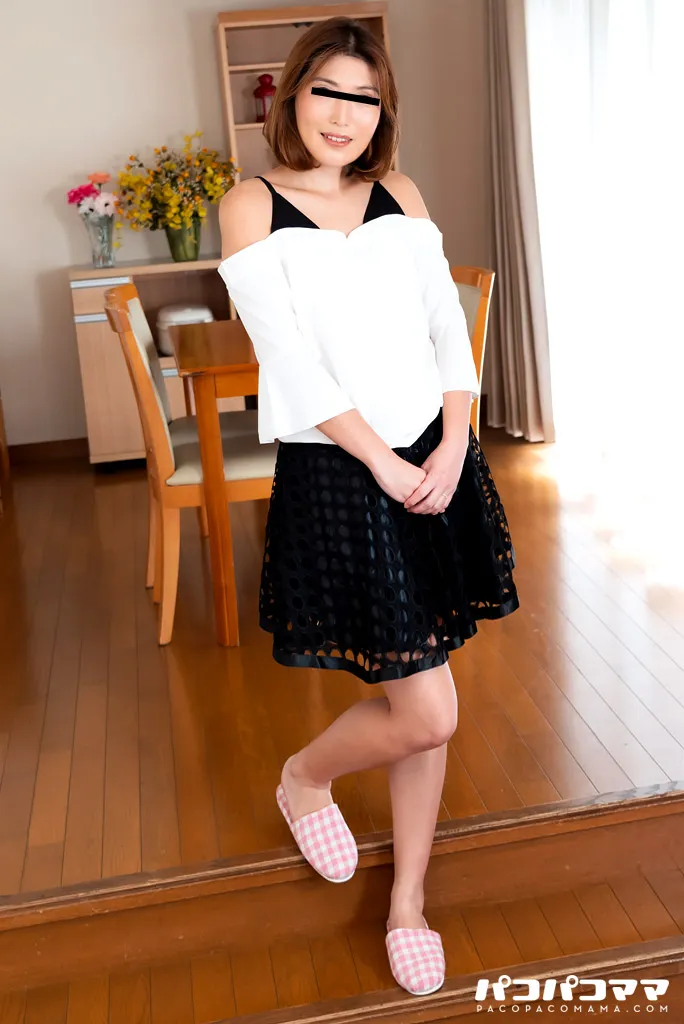 両穴を餌に誘惑してくる近所の奥さん-1