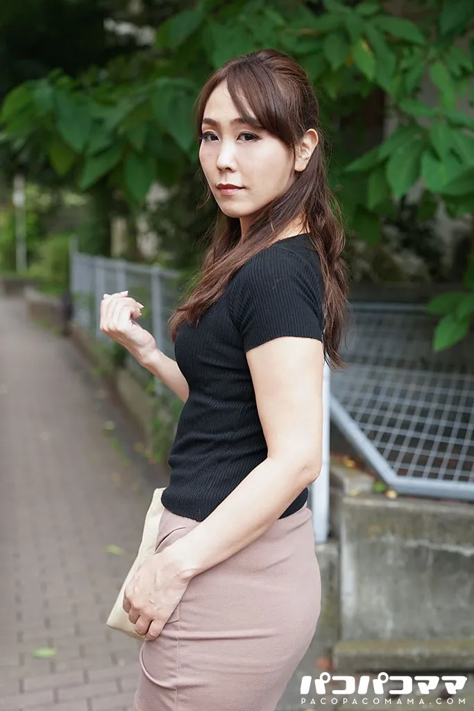 夫に隠れてお小遣い稼ぎする刺激に飢えた人妻-2