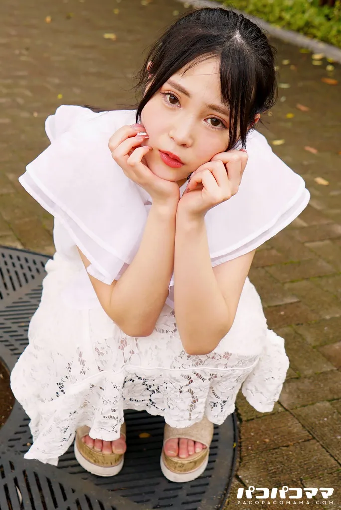 乳首の勃起度がヤバ過ぎるおしゃれな熟女-1